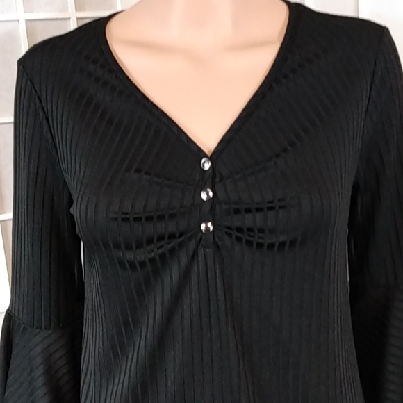 Sami & Jo black ribbed blouse w/ Bell sleeves - Picture 4 of 9